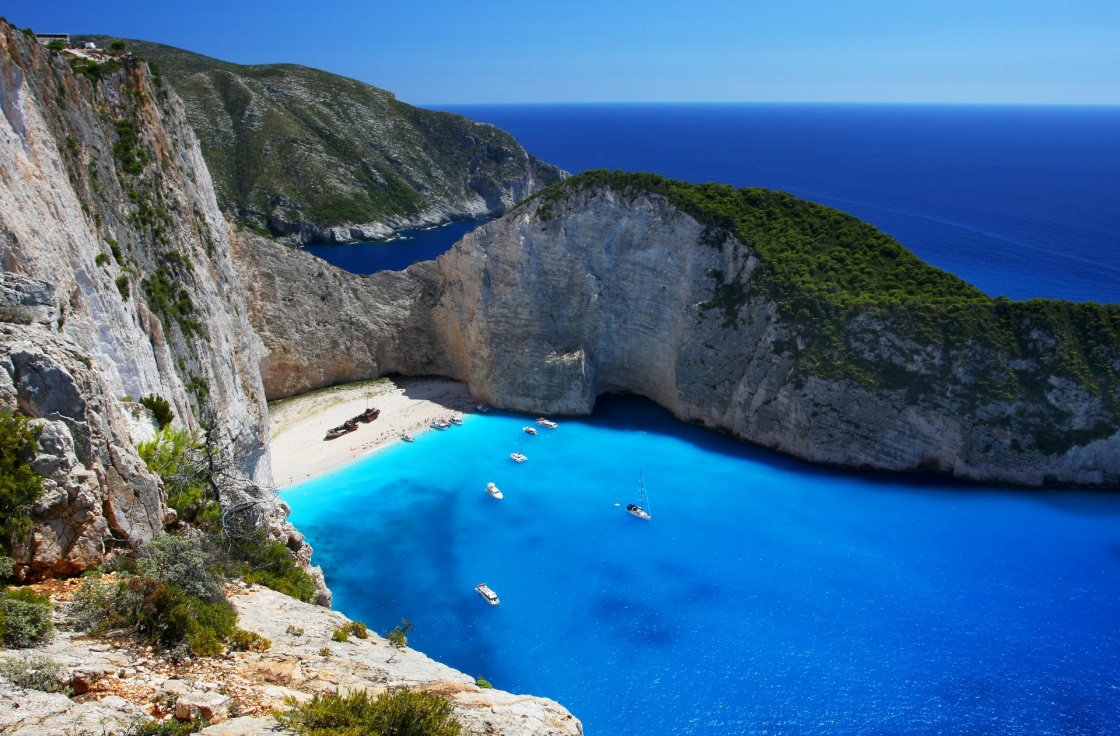 navagio-zante-navagio-the-most-famous-beach-on-zakynthos-island-with-shipwreck-and-anchoring-boats-greece-ionian-islands-208-01c4