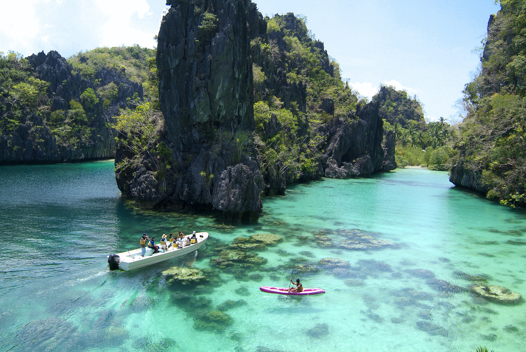 El-Nido-Resorts-Activities-Kayaking-at-the-Big-Lagoon[1]