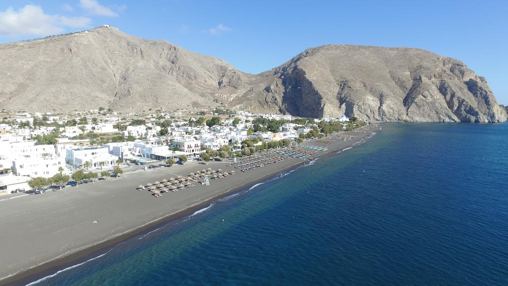 perissa_beach_santorini